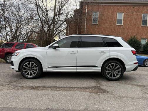 2023 Audi Q7 45 Premium Plus