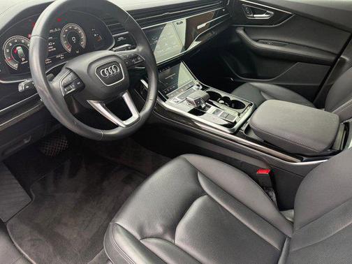 2023 Audi Q7 45 Premium Plus