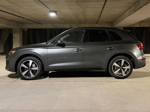 Daytona Gray Pearl Effect 2023 Audi Q5 45 S line Premium Plus