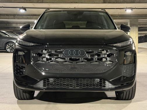 Mythos Black Metallic 2026 Audi Q3 TFSI quattro S tronic