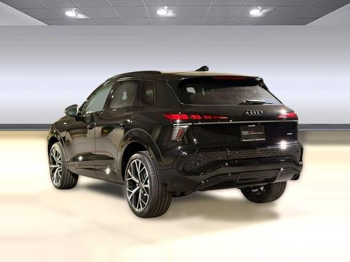 Mythos Black Metallic 2026 Audi Q3 TFSI quattro S tronic