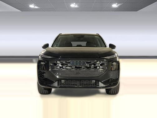 Mythos Black Metallic 2026 Audi Q3 TFSI quattro S tronic