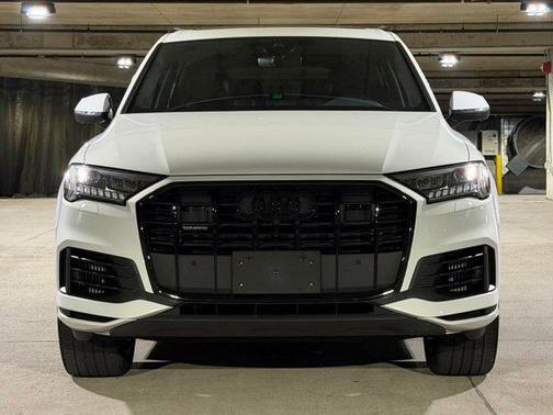 Glacier White Metallic 2023 Audi Q7 55 Premium Plus