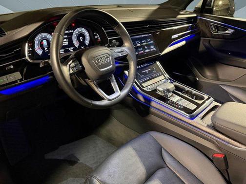Glacier White Metallic 2023 Audi Q7 55 Premium Plus