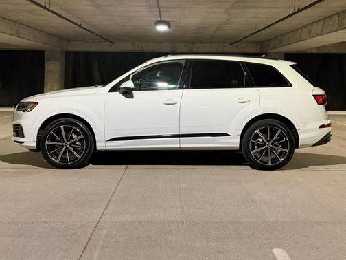 Glacier White Metallic 2023 Audi Q7 55 Premium Plus