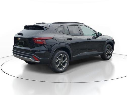 Mosaic Black Metallic 2026 Chevrolet Trax LT