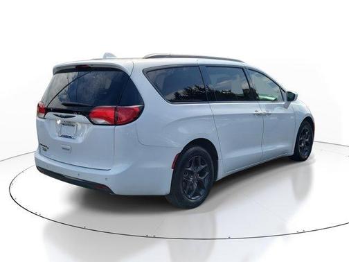 2018 Chrysler Pacifica Touring-L Plus