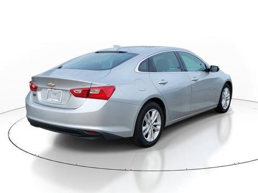 Silver Ice Metallic 2017 Chevrolet Malibu 1LT