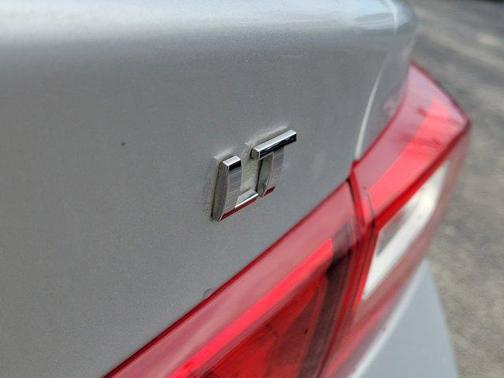Silver Ice Metallic 2017 Chevrolet Malibu 1LT