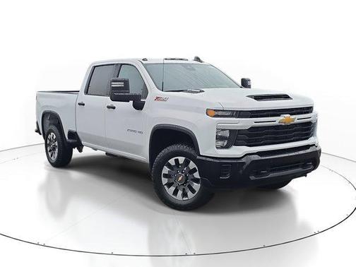 Summit White 2026 Chevrolet Silverado 2500 Custom