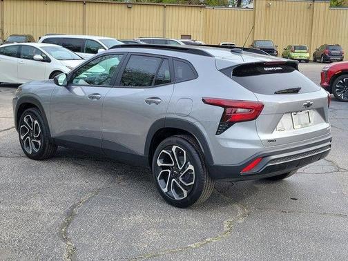 Sterling Gray Metallic 2026 Chevrolet Trax FWD 2RS