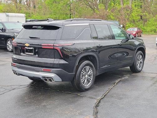 Mosaic Black Metallic 2026 Chevrolet Traverse LT