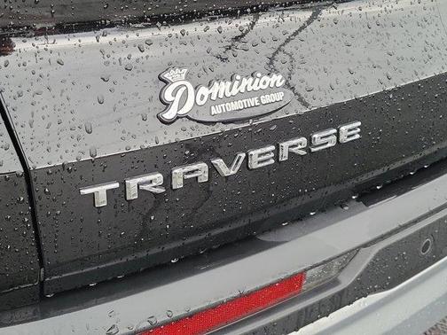 Mosaic Black Metallic 2026 Chevrolet Traverse LT