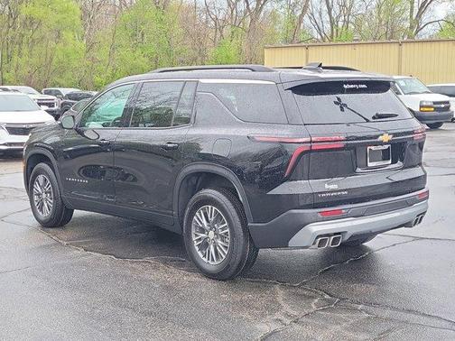 Mosaic Black Metallic 2026 Chevrolet Traverse LT