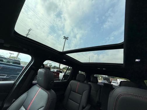 Mosaic Black Metallic 2024 Chevrolet Traverse RS