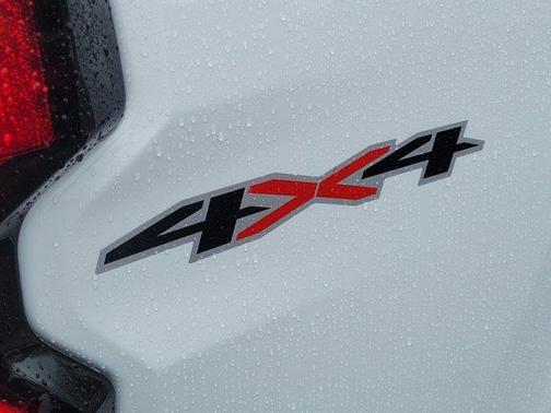 Summit White 2026 Chevrolet Colorado LT