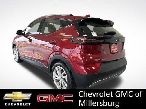 Cherry Red Tintcoat 2022 Chevrolet Bolt EUV LT
