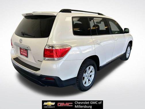 Classic Silver Metallic 2013 Toyota Highlander SE