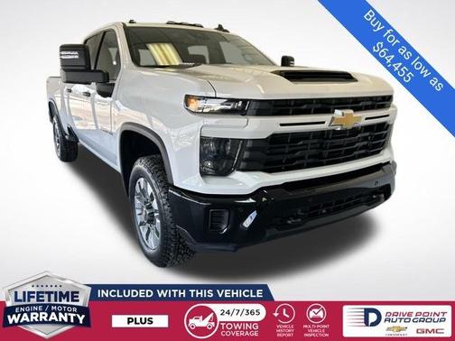 Summit White 2026 Chevrolet Silverado 2500 Custom