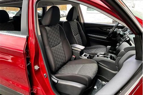 2022 Nissan Rogue Sport SV