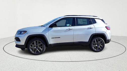 Silver Zynith 2026 Jeep Compass Latitude