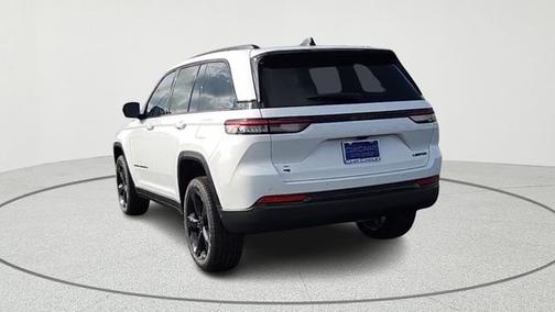 Bright White Clearcoat 2025 Jeep Grand Cherokee Limited