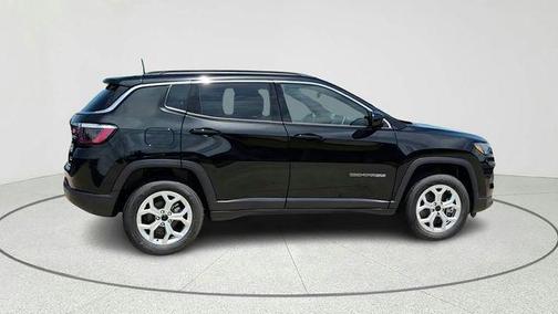 Diamond Black 2026 Jeep Compass Latitude