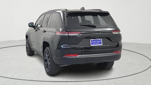 Diamond Black 2026 Jeep Grand Cherokee Laredo
