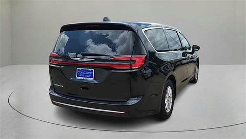 2023 Chrysler Pacifica Touring-L