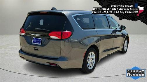 2022 Chrysler Voyager LX