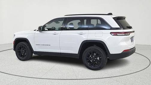 Bright White Clearcoat 2026 Jeep Grand Cherokee Laredo