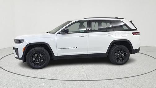 Bright White Clearcoat 2026 Jeep Grand Cherokee Laredo