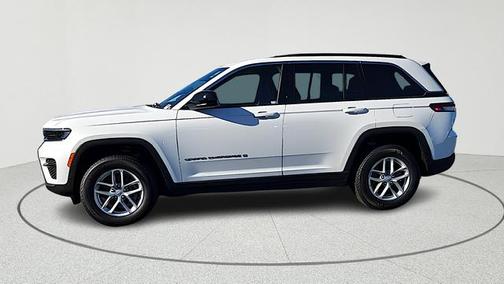 Bright White Clearcoat 2025 Jeep Grand Cherokee Laredo X