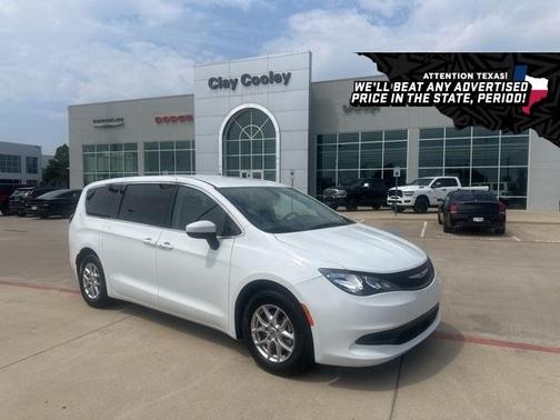 2022 Chrysler Voyager LX