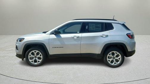 Silver Zynith Metallic Clearcoat 2025 Jeep Compass Latitude