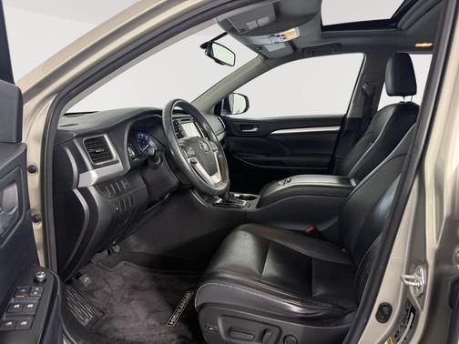 Creme Brulee Mica 2015 Toyota Highlander XLE