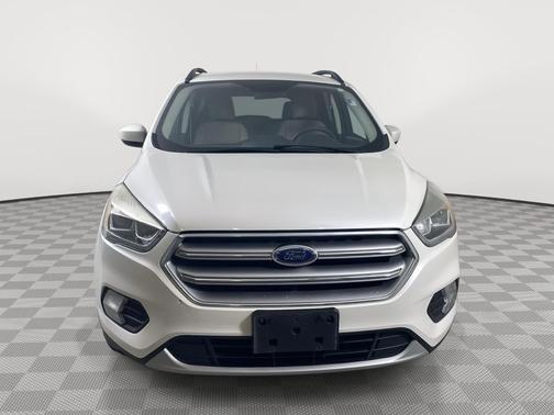 White Platinum Metallic Tri-Coat 2017 Ford Escape SE
