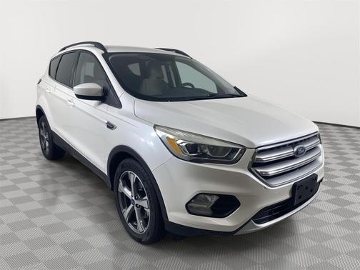 White Platinum Metallic Tri-Coat 2017 Ford Escape SE