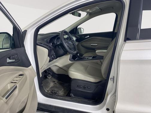 White Platinum Metallic Tri-Coat 2017 Ford Escape SE