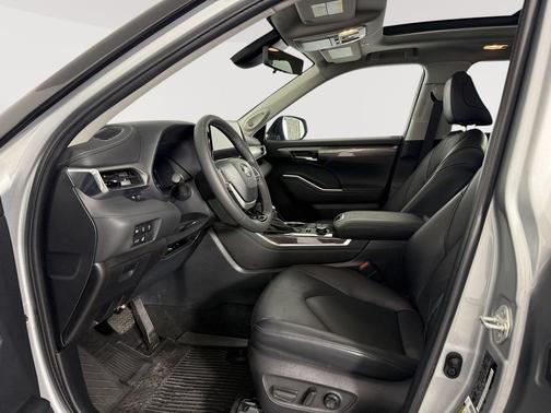 Celestial Silver Metallic 2024 Toyota Highlander Platinum