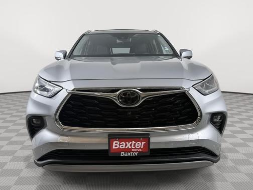 Celestial Silver Metallic 2024 Toyota Highlander Platinum