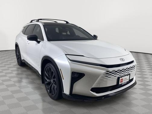 Oxygen White 2025 Toyota Crown Signia Limited
