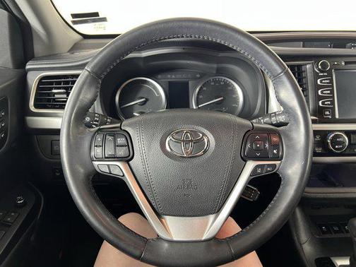 2019 Toyota Highlander Hybrid Platinum