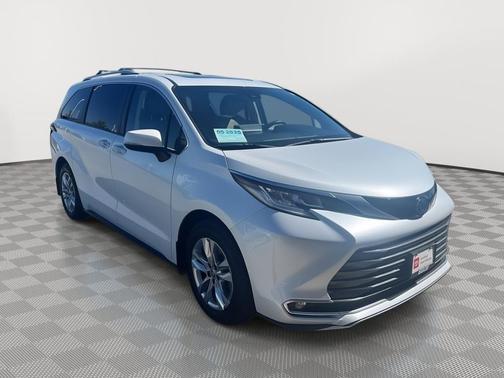 Wind Chill Pearl 2022 Toyota Sienna Limited