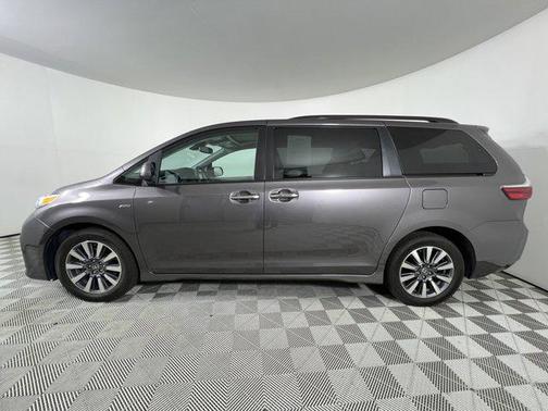 2020 Toyota Sienna XLE