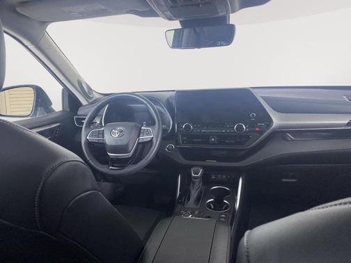 Celestial Silver Metallic 2023 Toyota Highlander Limited