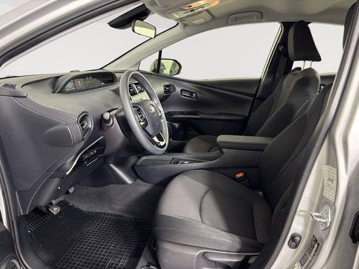 2021 Toyota Prius L