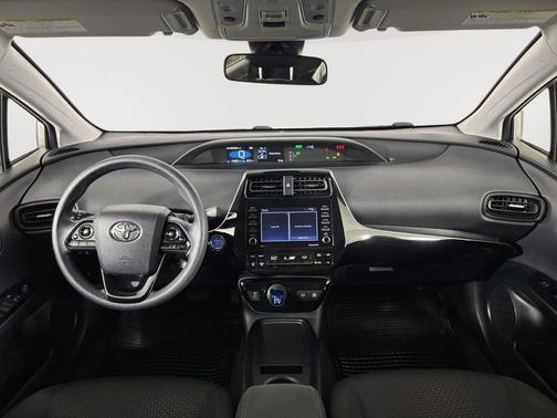 2021 Toyota Prius L
