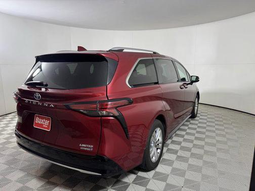 2022 Toyota Sienna Limited 7-Passenger