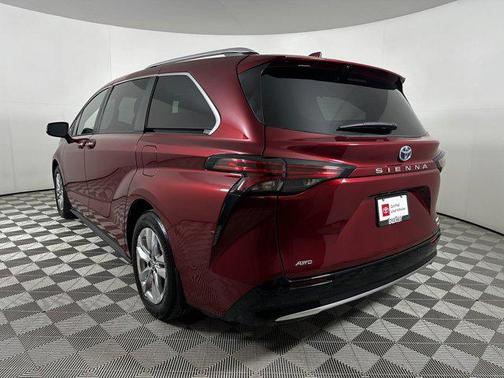 2022 Toyota Sienna Limited 7-Passenger
